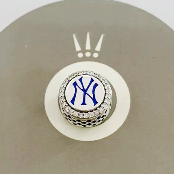 Pandora New York Yankees Charm Destination Charms Travel Destination Round - Picture 1 of 3